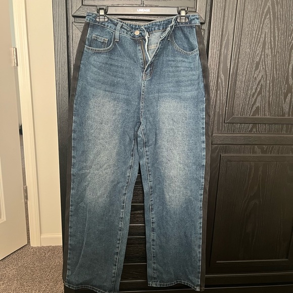 Wide leg denims with black side stripe. - Picture 4 of 7